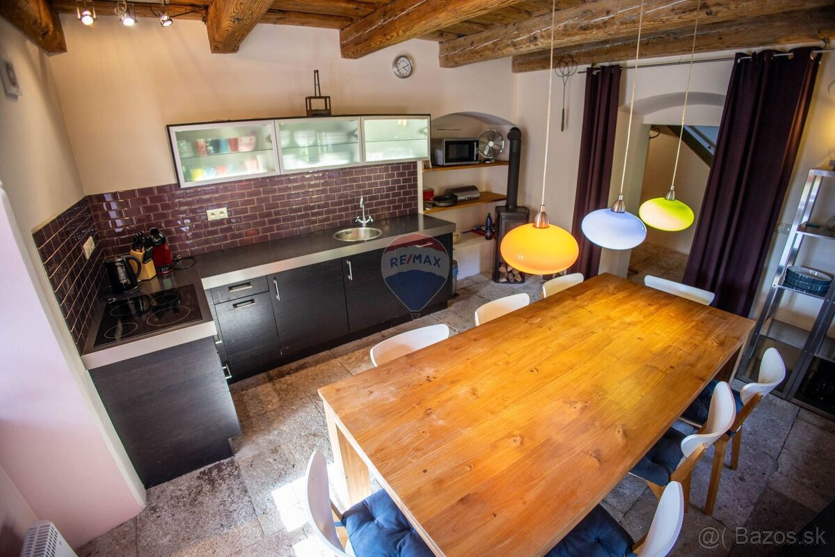 Krásne zrekonštruovaný historický dom v obci Vyhne - 4