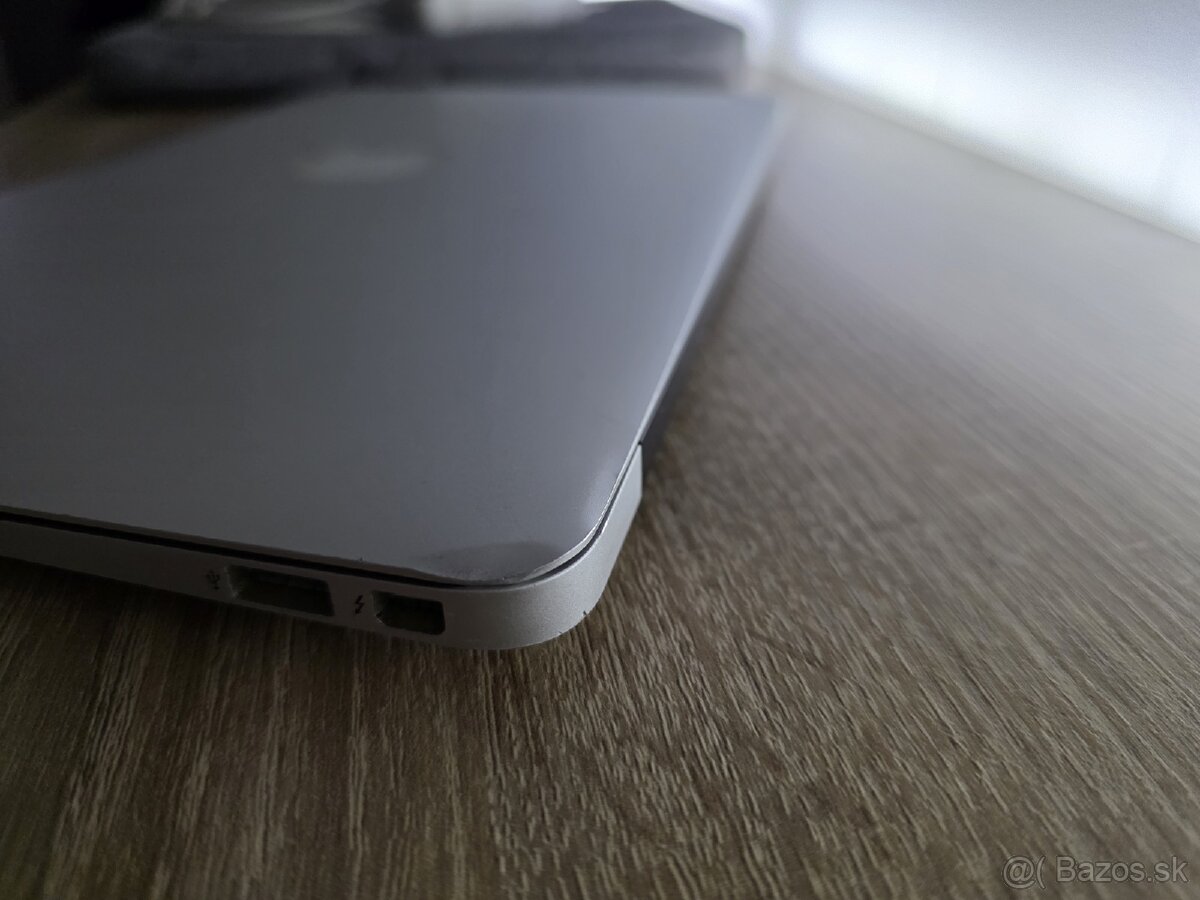 Macbook Air 11-inch A1465 - 4