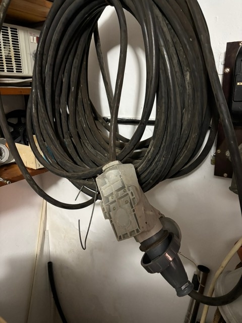 Predám predĺžovací kábel 380 V - 4