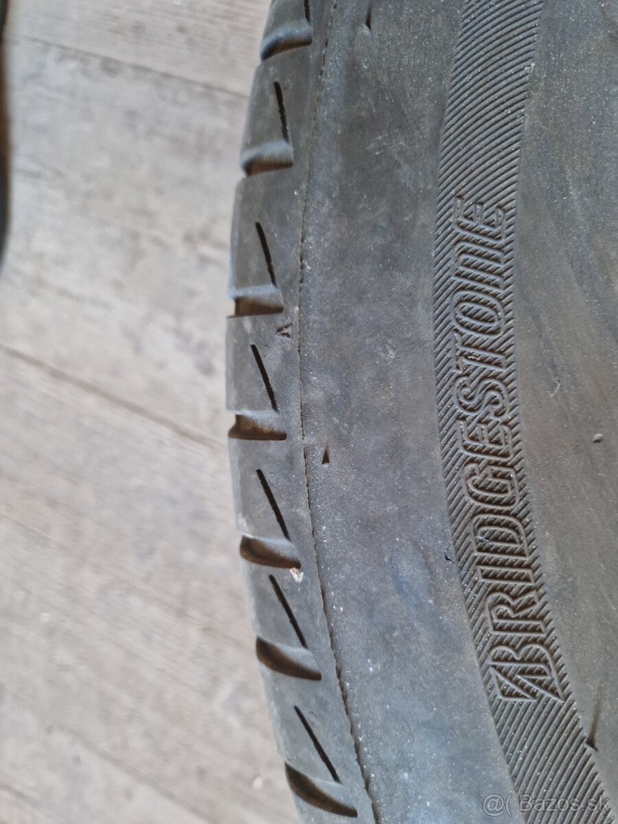 Bridgestone 225/65R17 - 4