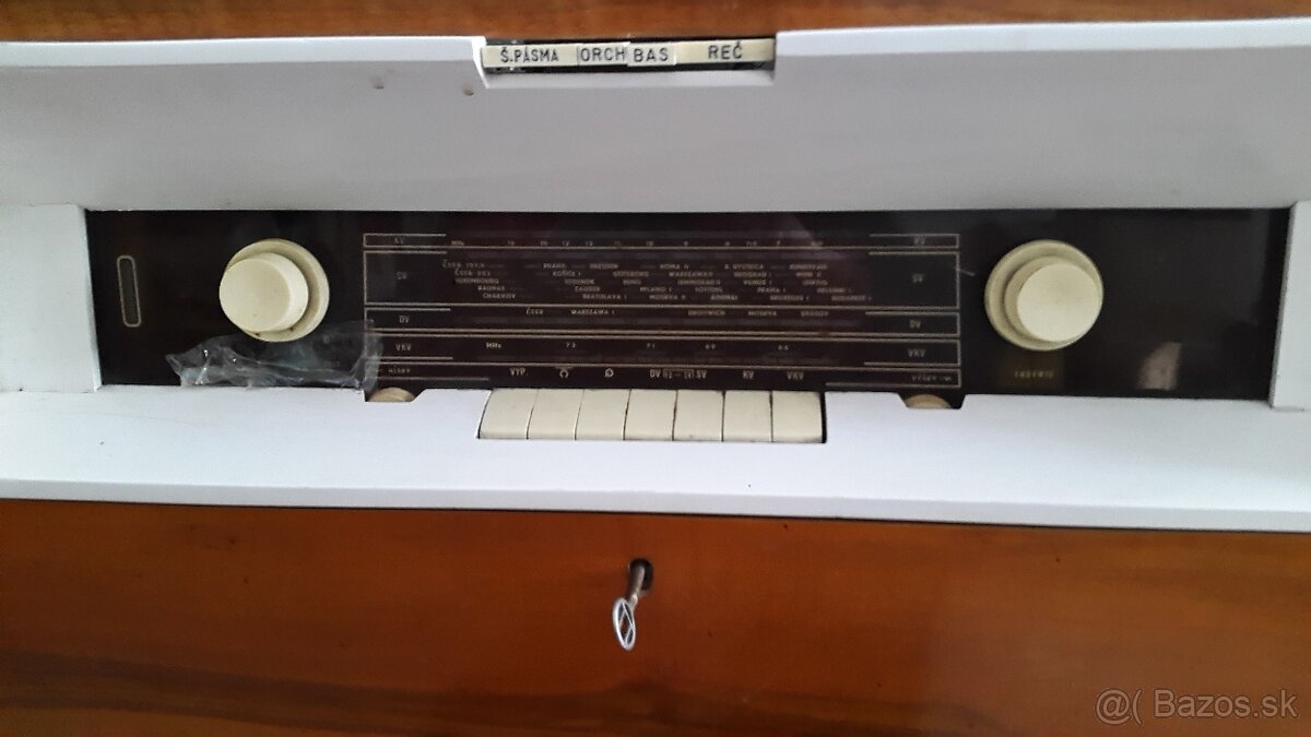 Rádio +gramofón TESLA - 4