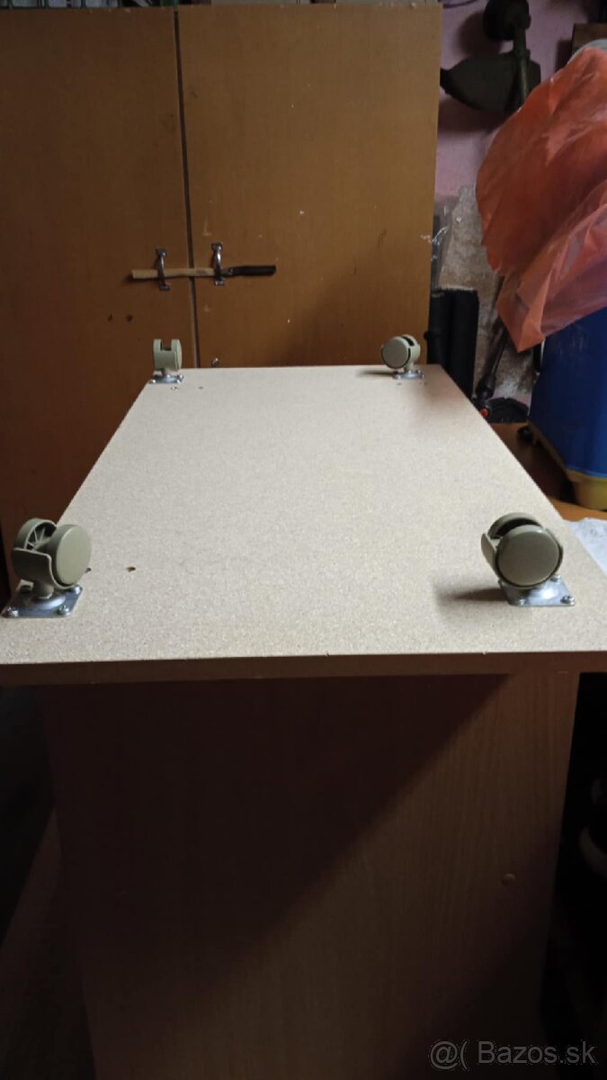 Stolík pod televízor - 4