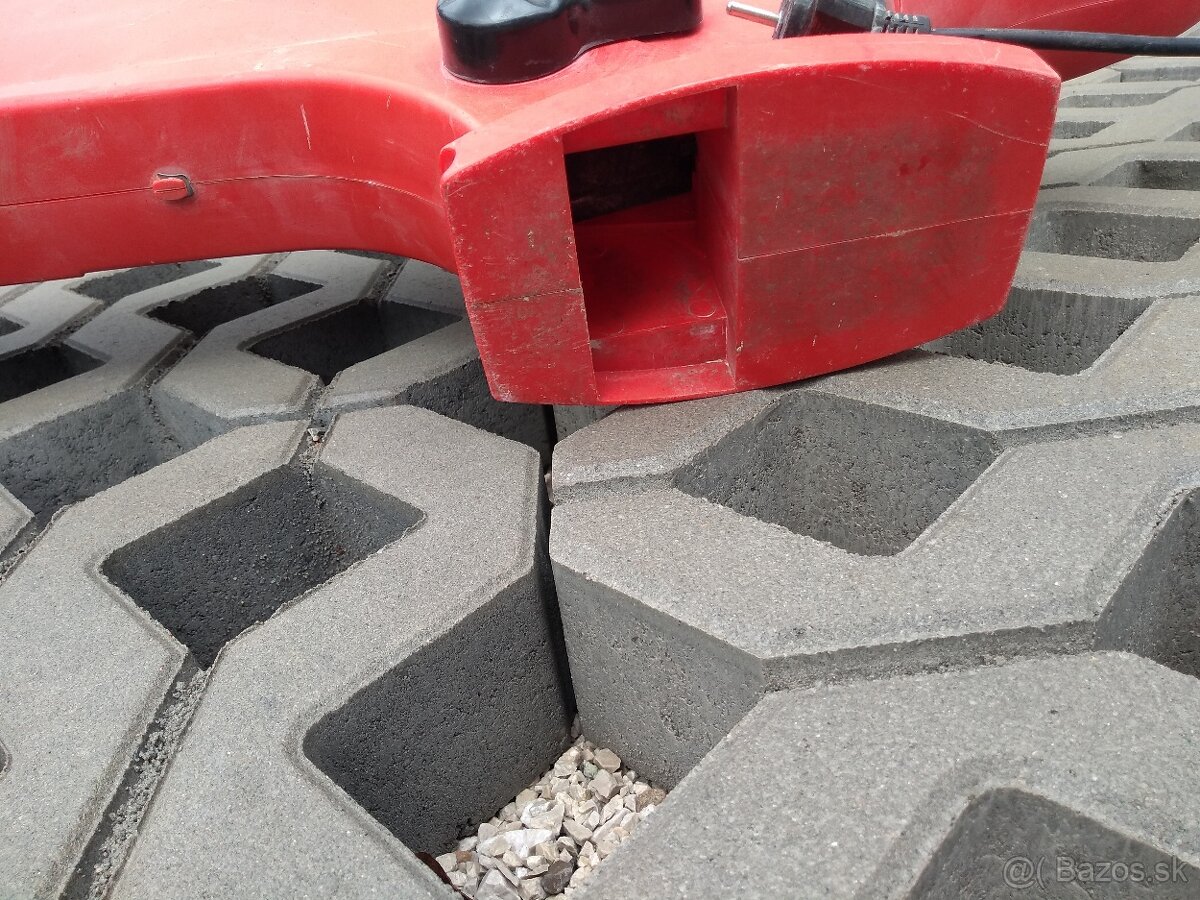 Predám vysávač na lístie hecht - 4