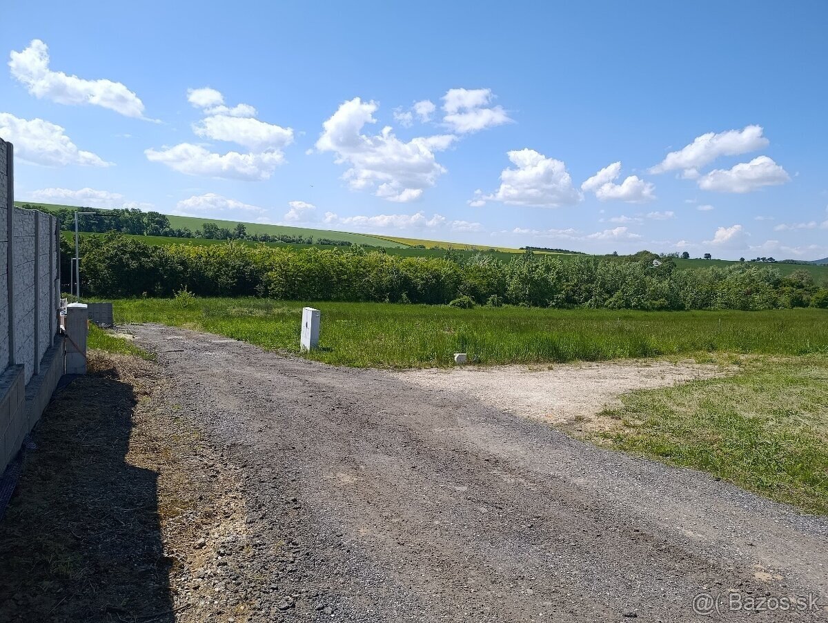 Veľký Lapáš - pozemok 1304 m2 (+157 m2) lokalita novostavieb - 4