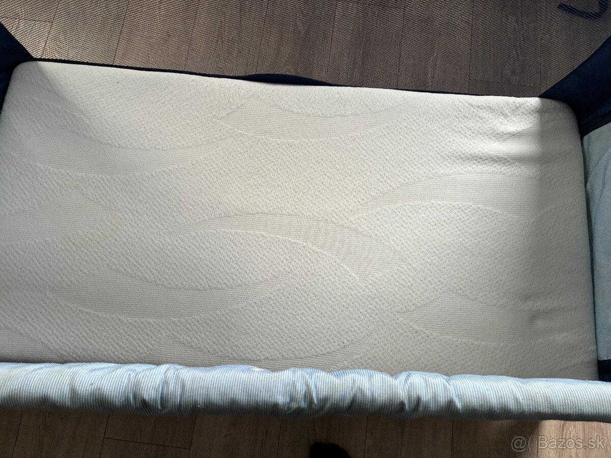 Skladacia postielka s matracom - 4
