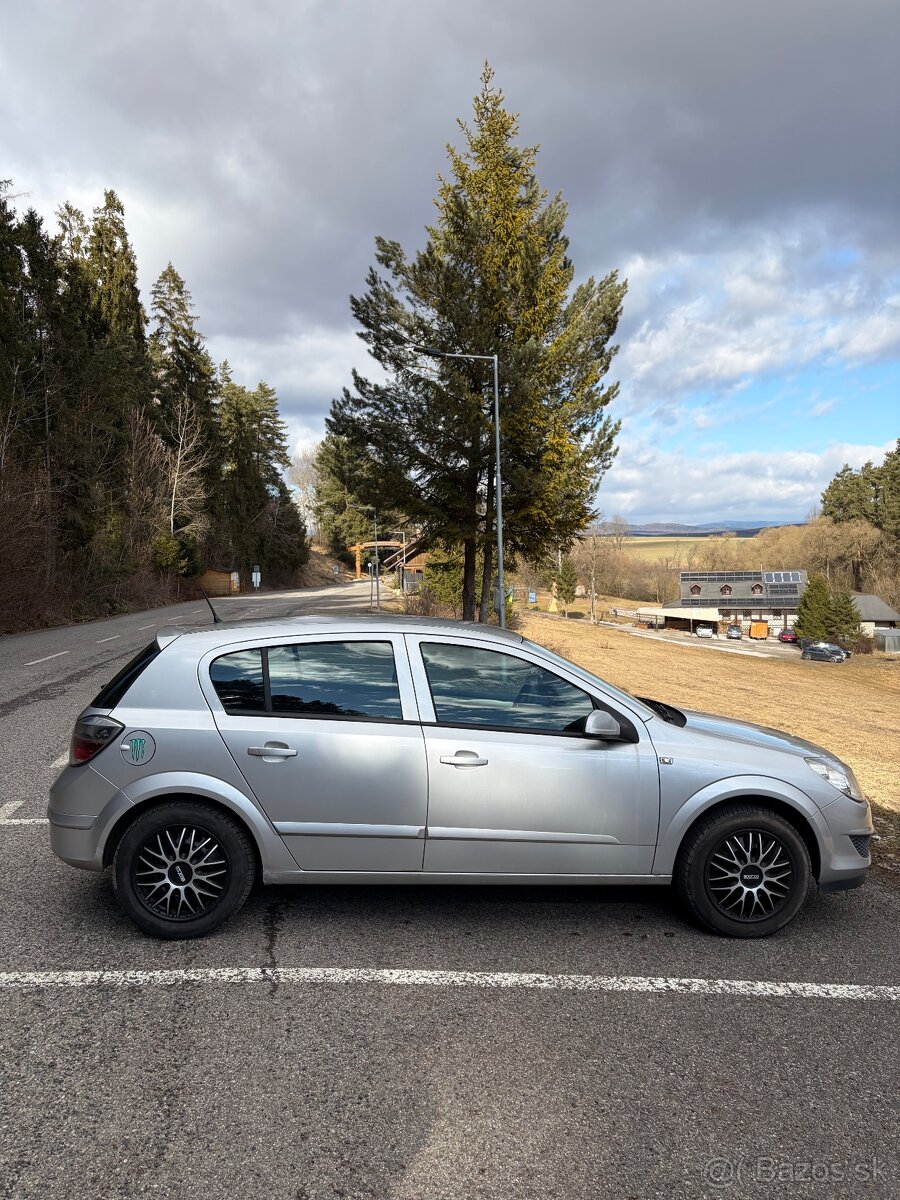 Opel Astra H 2007 1.4 EcoTec 66kW - 4
