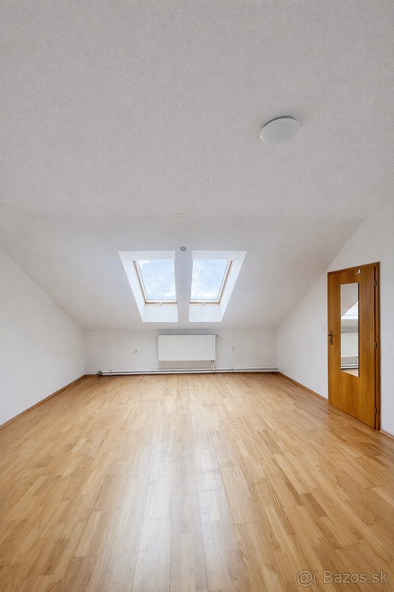 Svetlý podkrovný loft 82 m² v centre Nitry - 4