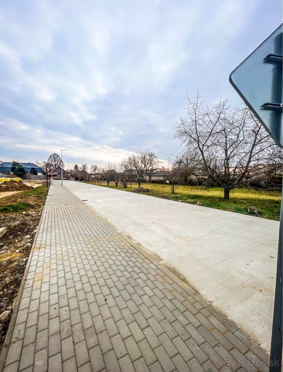LUXUSNÉ STAVEBNÉ POZEMKY V TICHEJ LOKALITE - 4