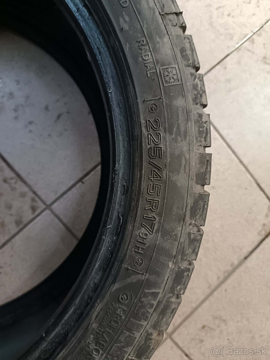 Predám zimné 225/45 R17 - 4