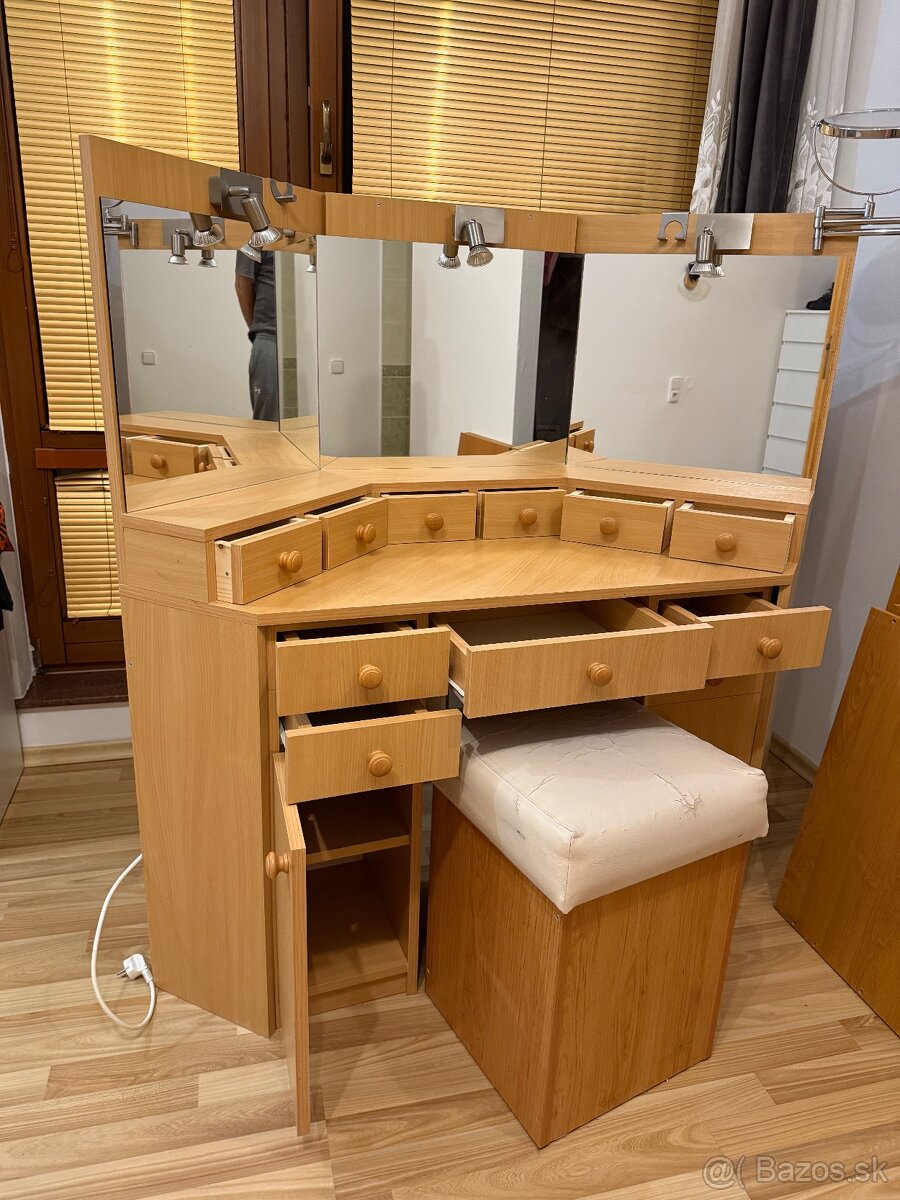 Kozmetický stolík - 4