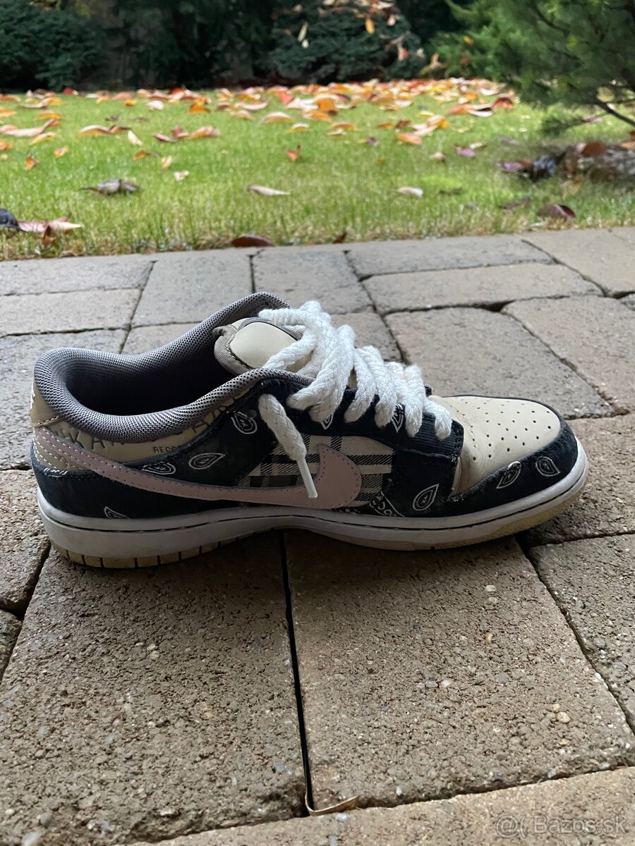 Nike SB Dunk Low “Travis Scott” - 4