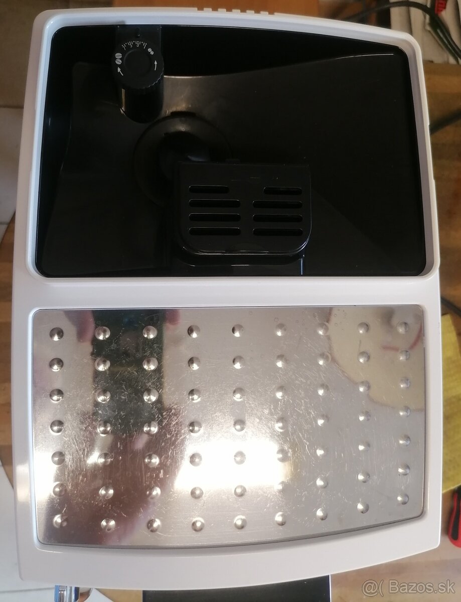 Automatický kávovar DeLonghi ECAM 23.210. - 4
