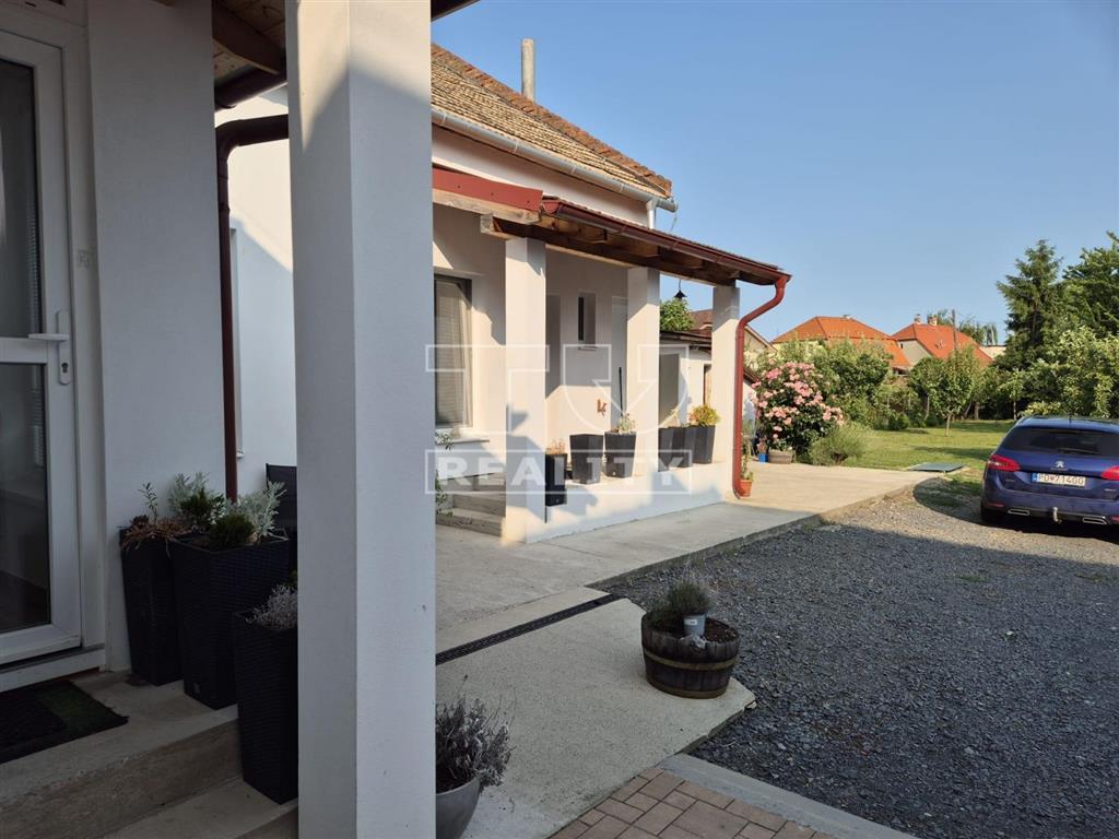 4 izbový rodinný dom v centre Levíc- kompletná... - 4