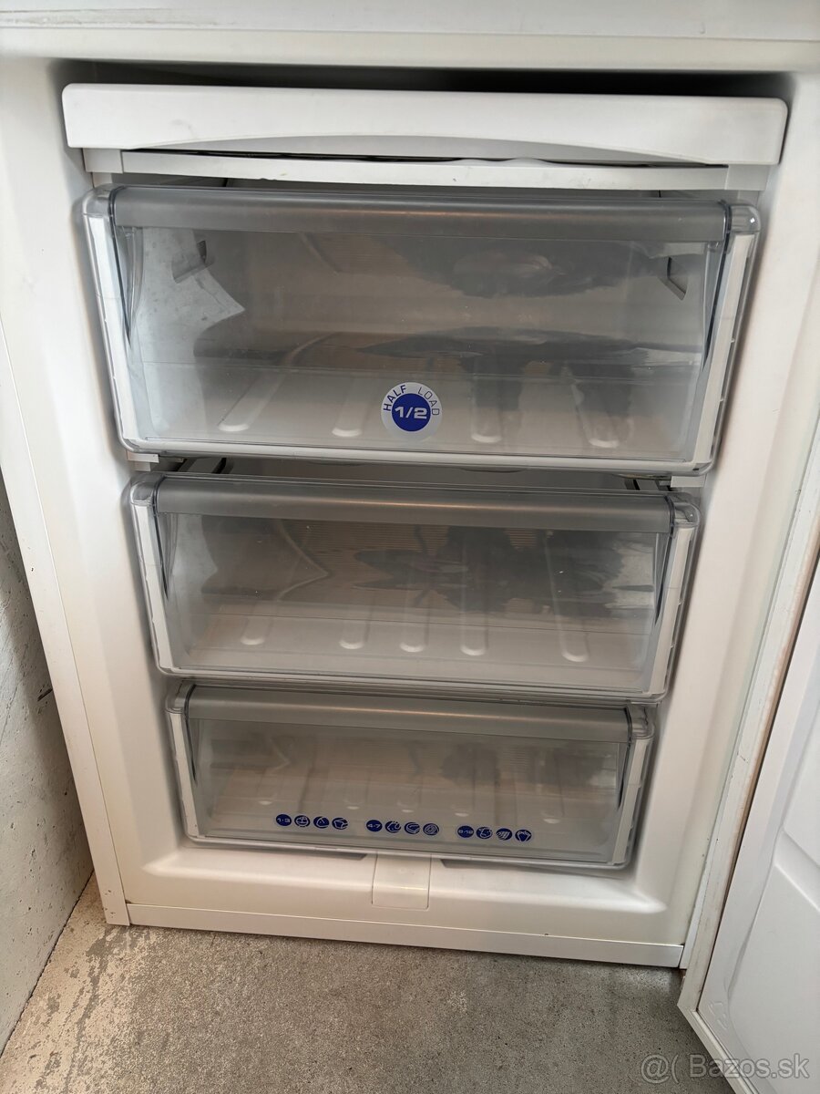 Chladnička s mrazničkou - 4