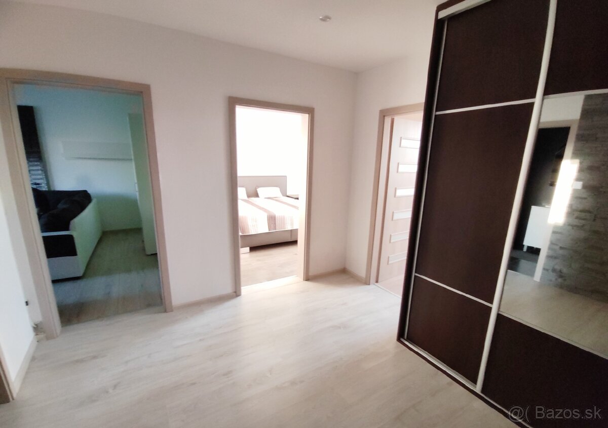Prenájom - 3 izbový byt - 4