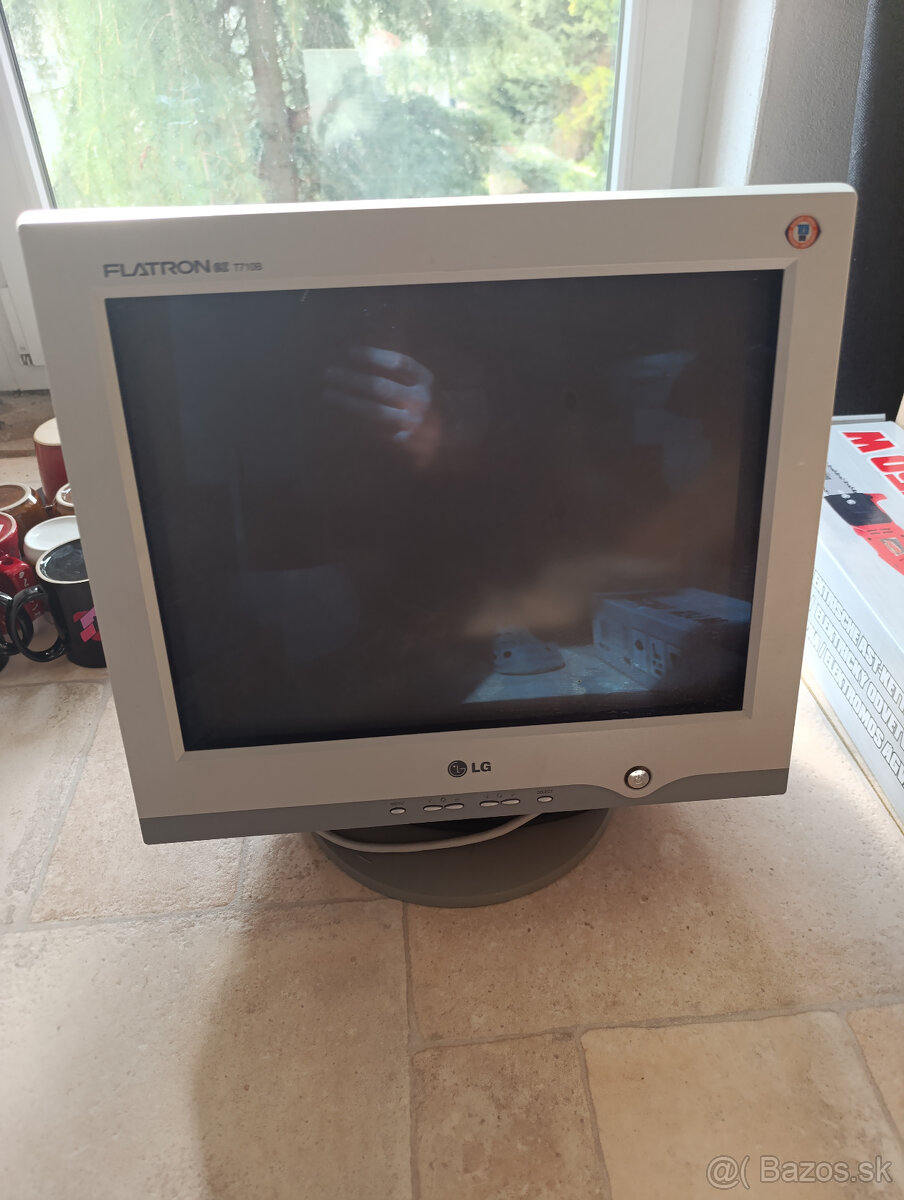 LG Flatron ez T710B - 4