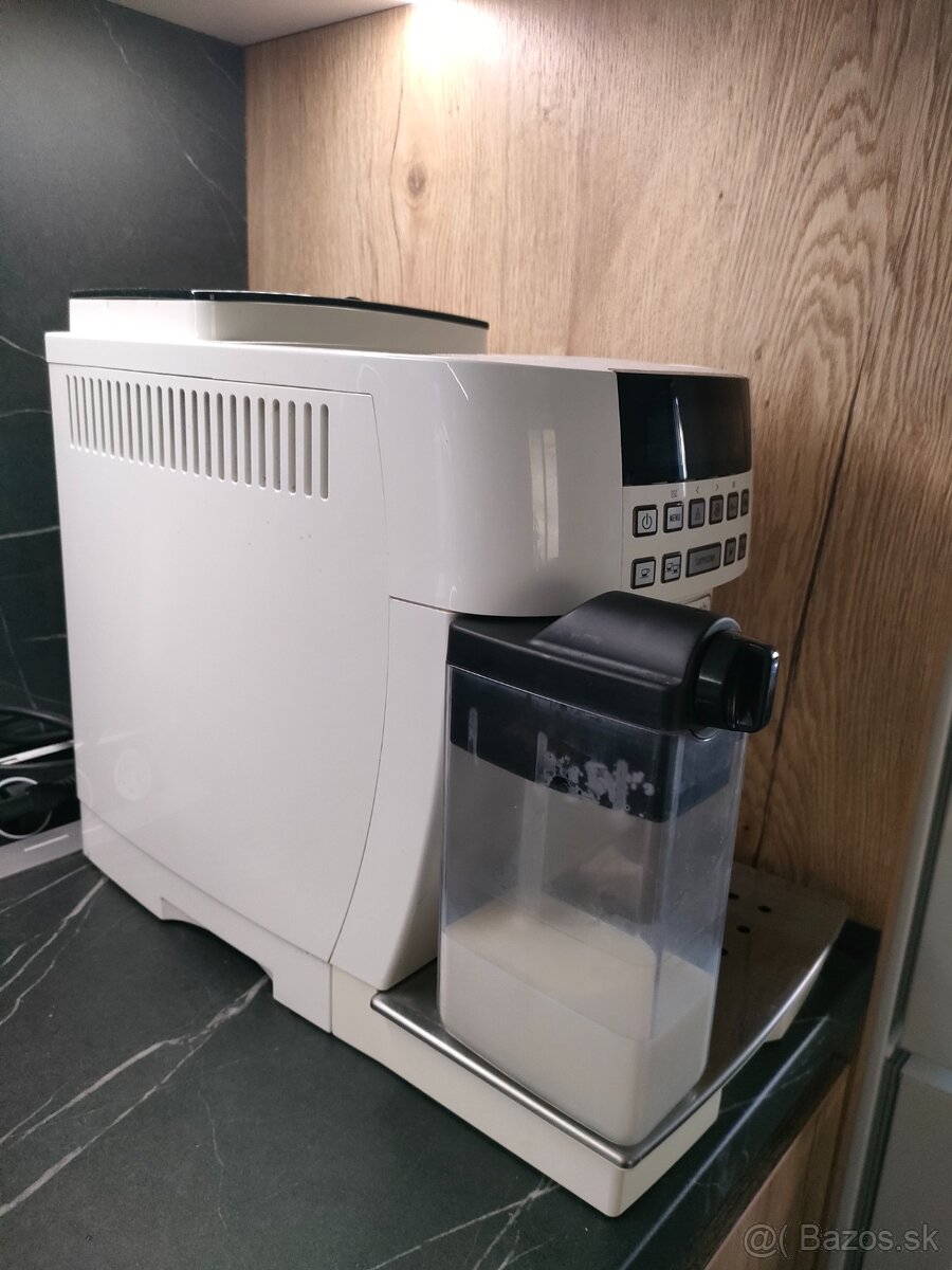 KÁVOVAR DeLonghi - 4