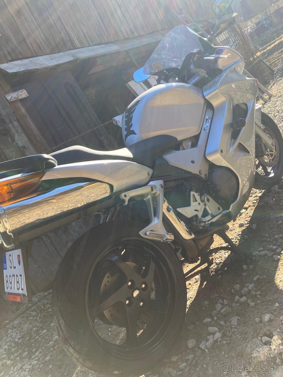 HONDA VFR 800 VTEC - 4