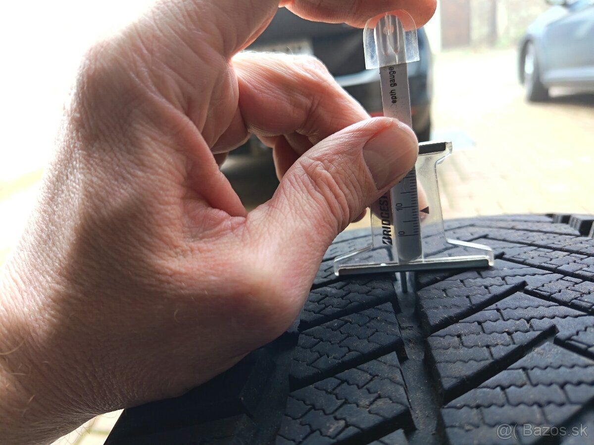 zimne pneu 235/45 R17 - 4