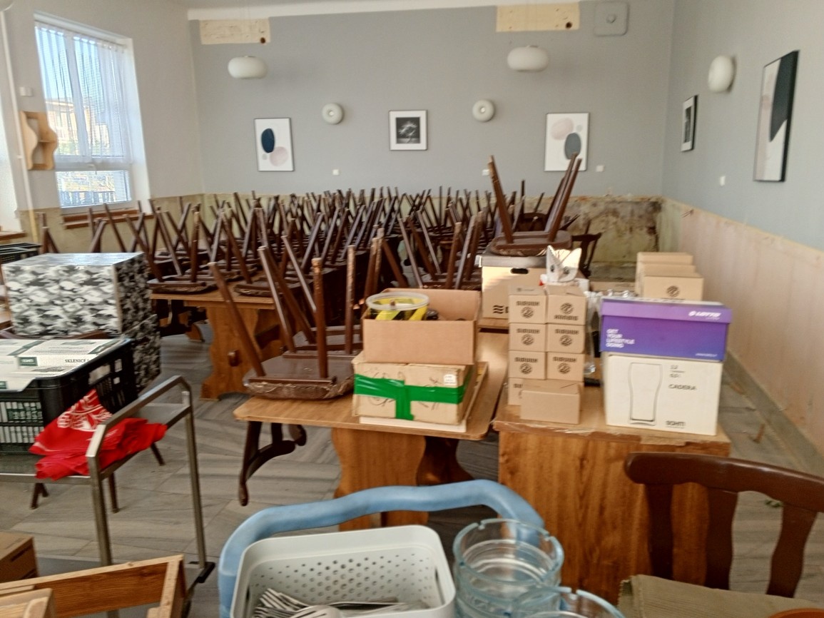 STOLY A STOLIČKY, kvalitné zariadenie reštaurácie - 4