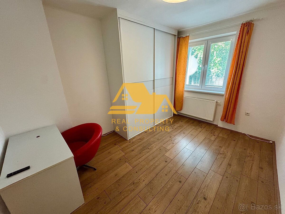 Predám tehlový 3 izbový byt s balkónom v Nových Zámkoch - 4