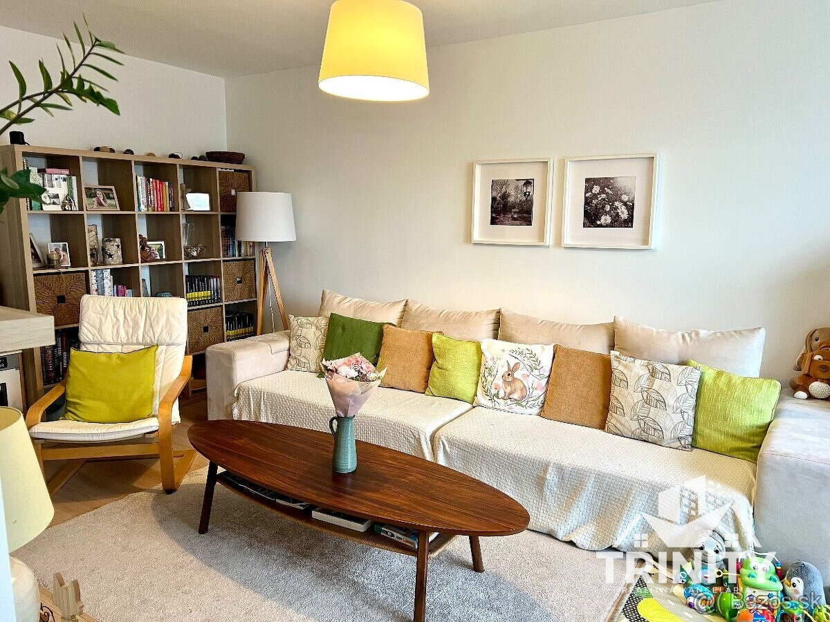 Na predaj priestranný 3-izbový byt s dvoma balkónmi v meste - 4