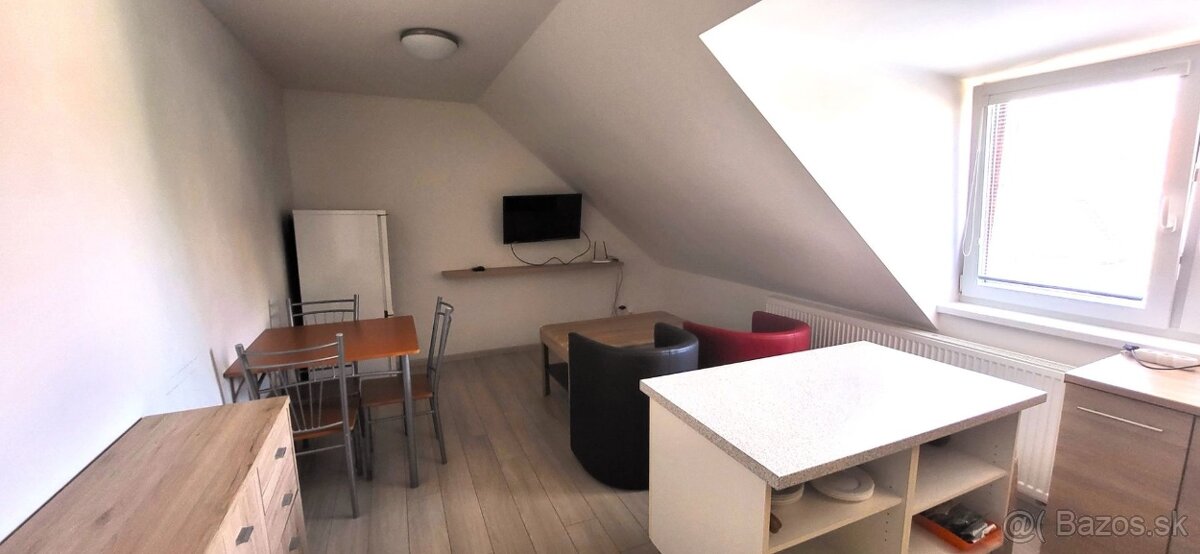 2-izbový byt v centre mesta Vráble na prenájom - 4