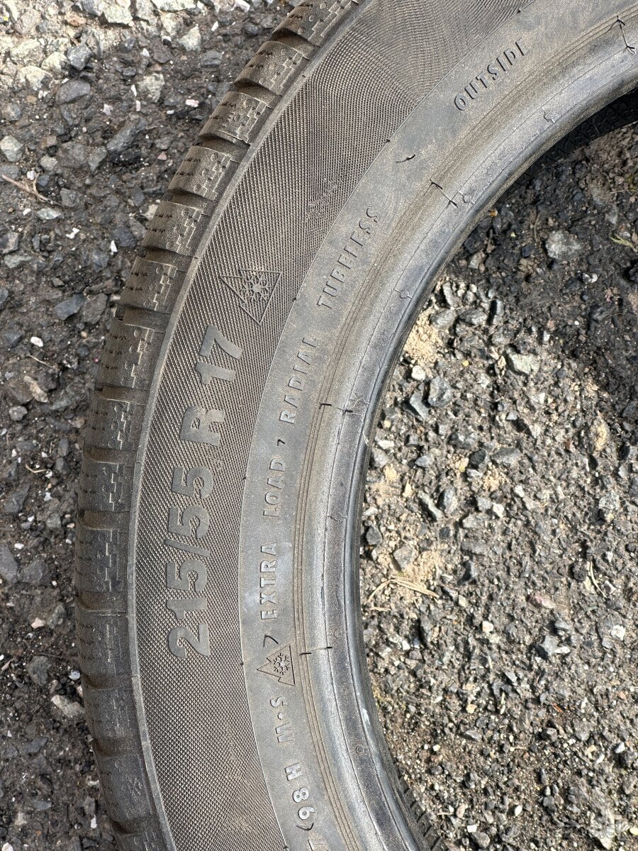 Contonental Wintercontact 215/55/R17 - 4