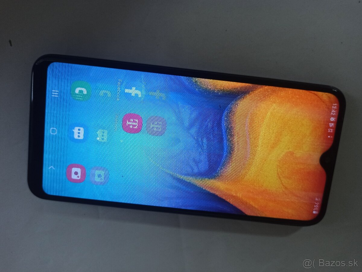 Predám Samsung Galaxy A20E - 4