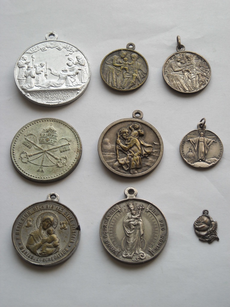 Medaily svätcov a Starožitné sväté obrázky na skle - 4