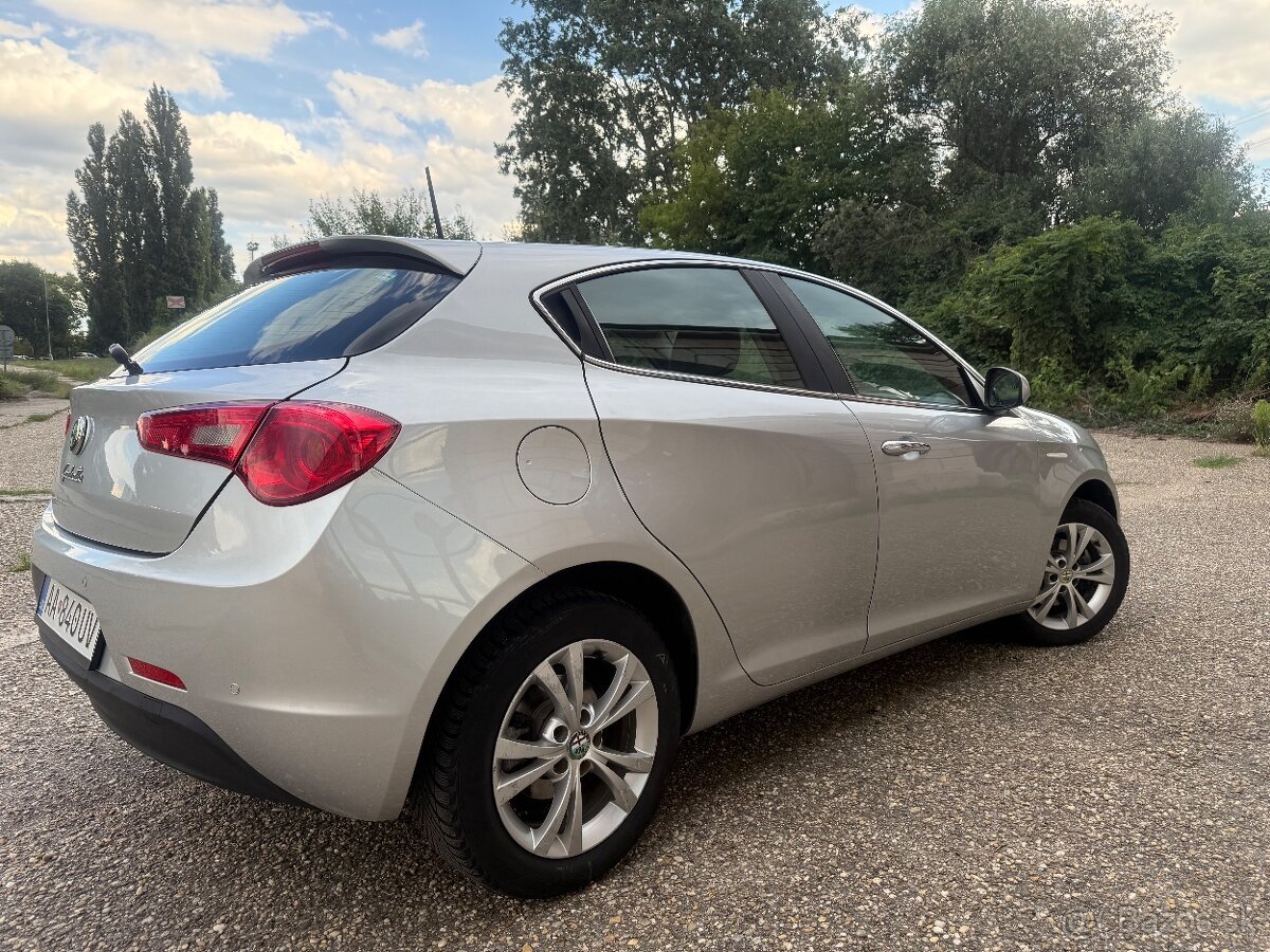 Alfa Romeo Giulietta 1.6 JTD Distinctive - 4