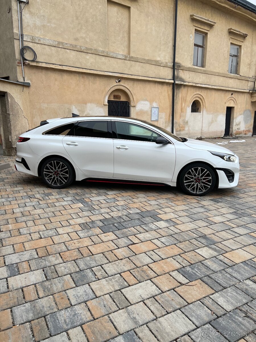 Kia proceed gt - 4