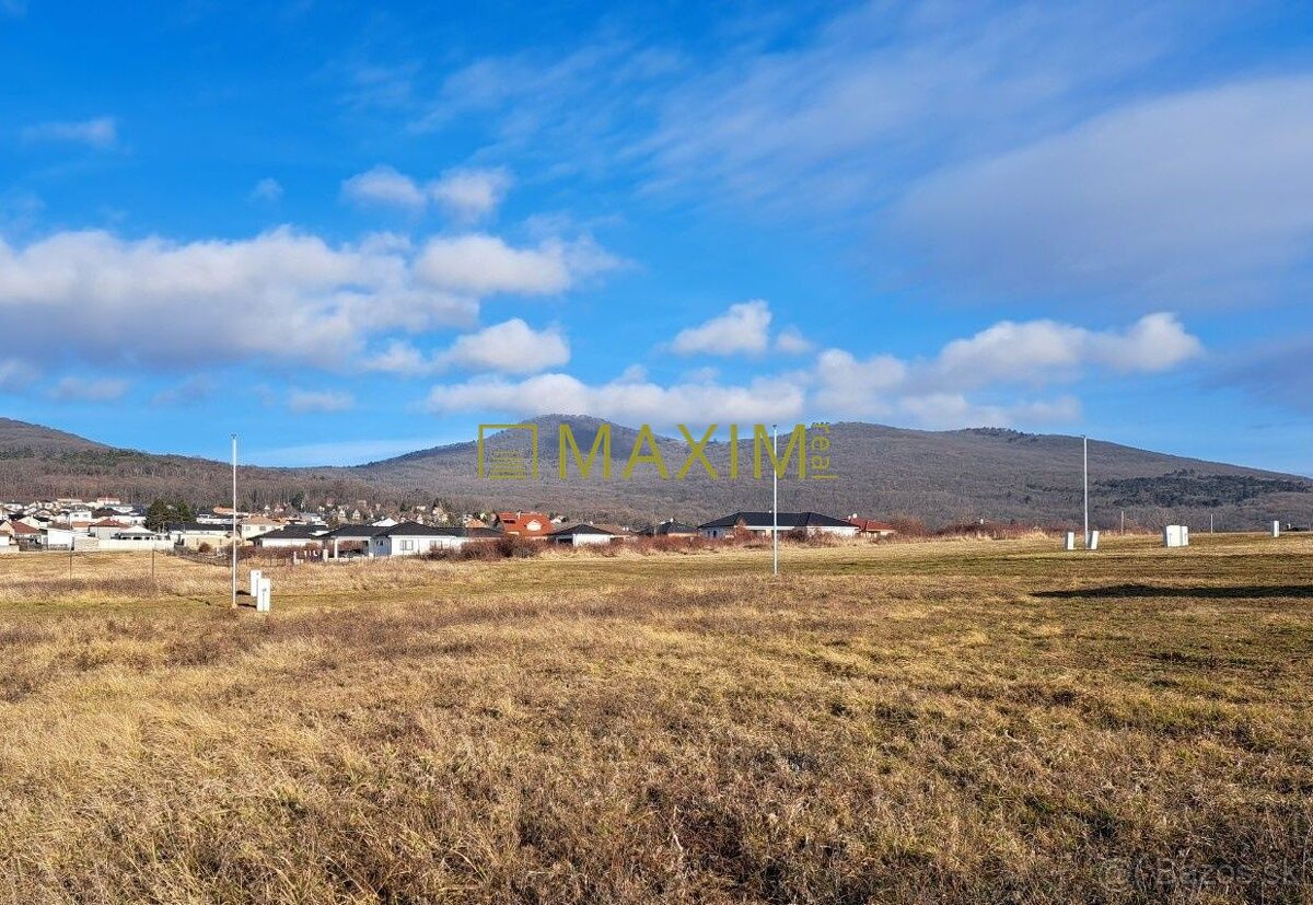 Stavebný pozemok 720 m2 v Štitároch - 4