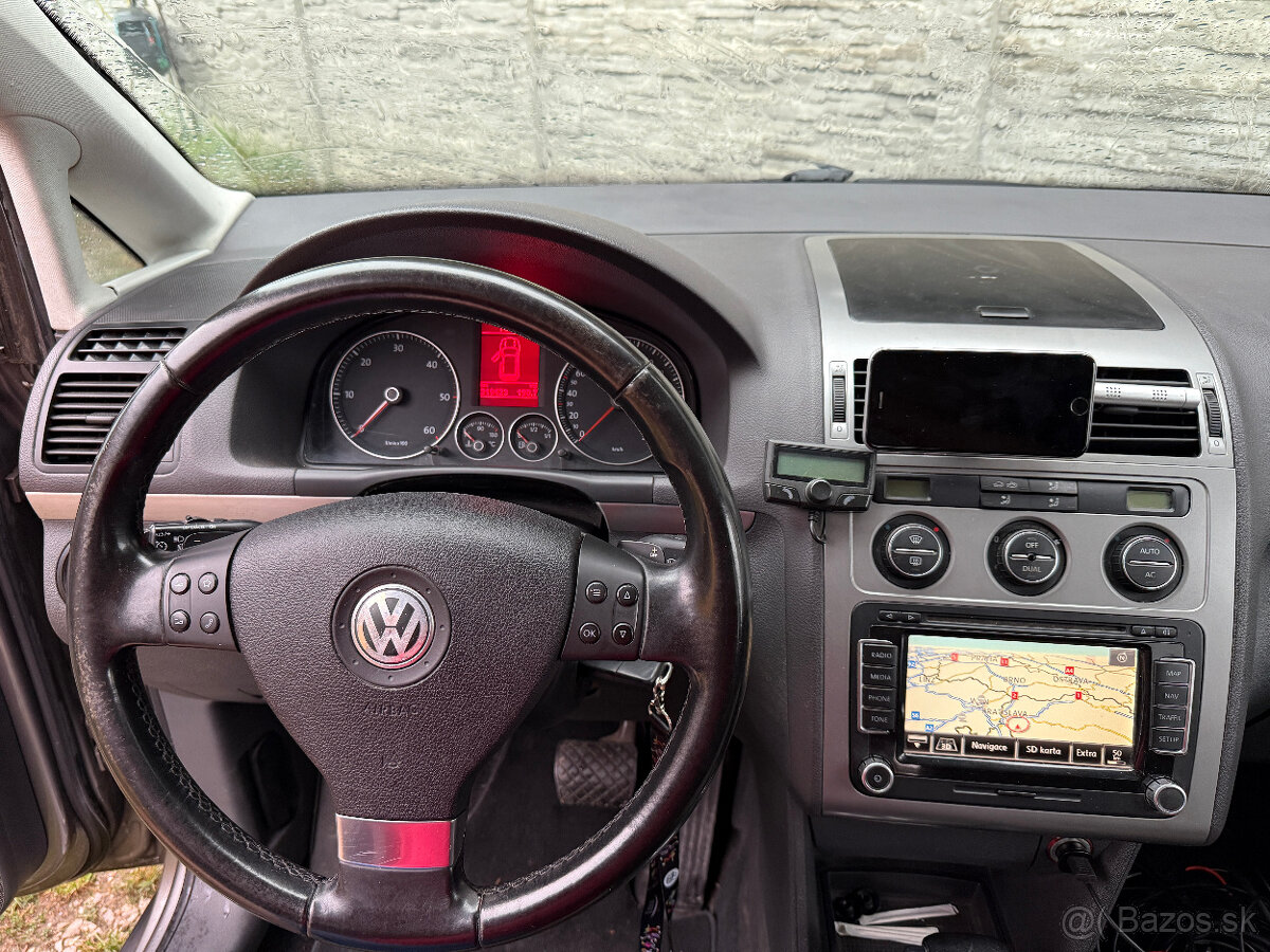 Rozpredam VW Touran 2009 HighLine - 4