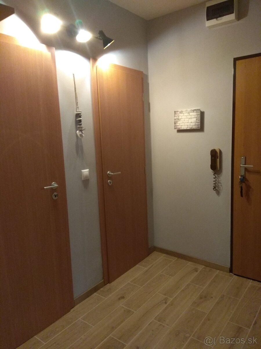 Prenájom 3-izb. bytu - 4