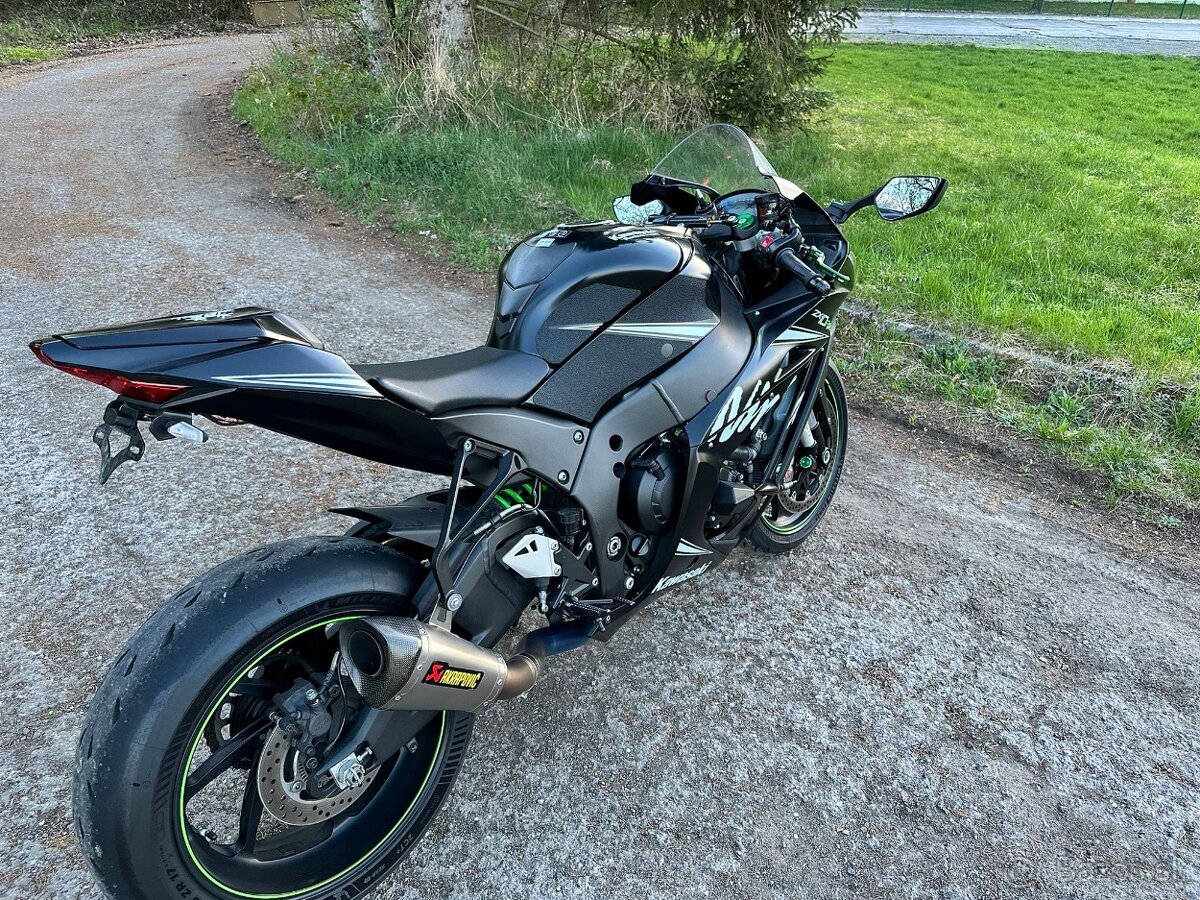Kawasaki ZX10RR - 4