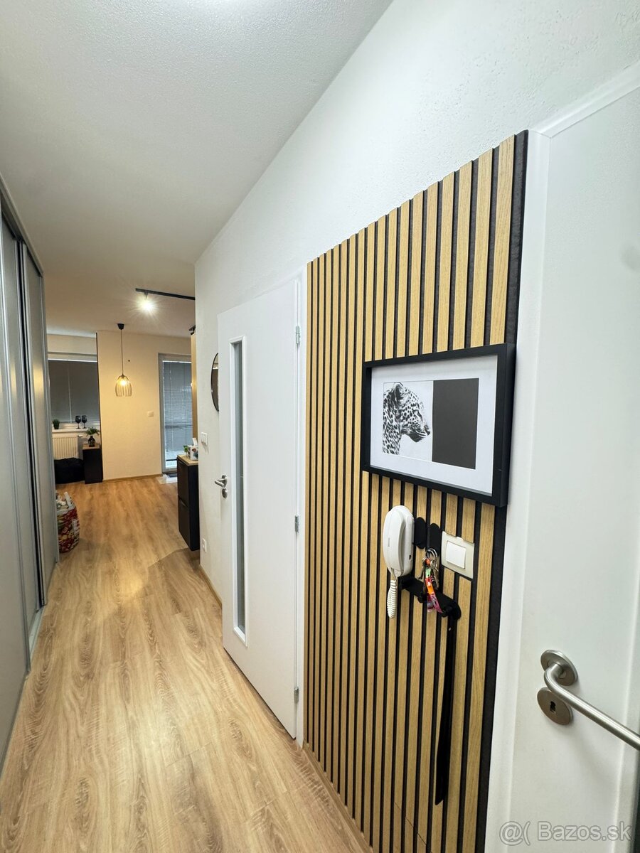 Prenájom vkusného bytu s terasou a záhradkou v centre. - 4