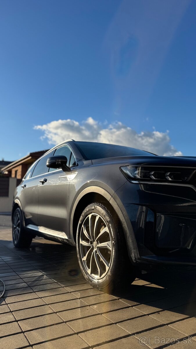 7/2021 Kia Sorento 1,6 benzín Hev Platinum 7 miestne SUV - 4