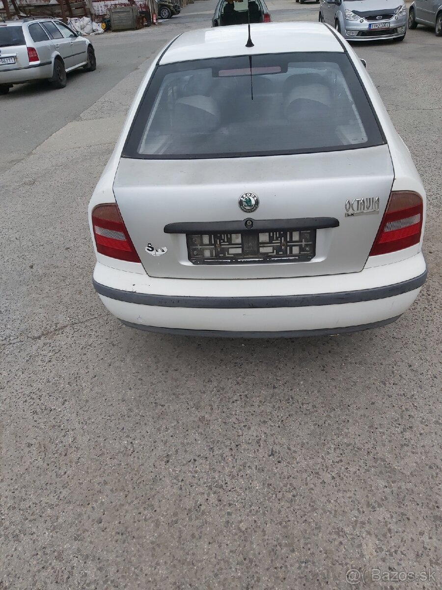 Rozpredám na diely škoda octavia 1 1.6 55kw - 4