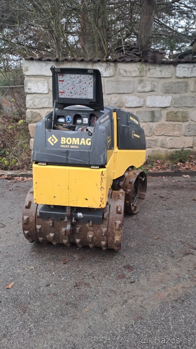 JEŽKOVÝ VÁLEC BOMAG BMP 8500-2016 - 4