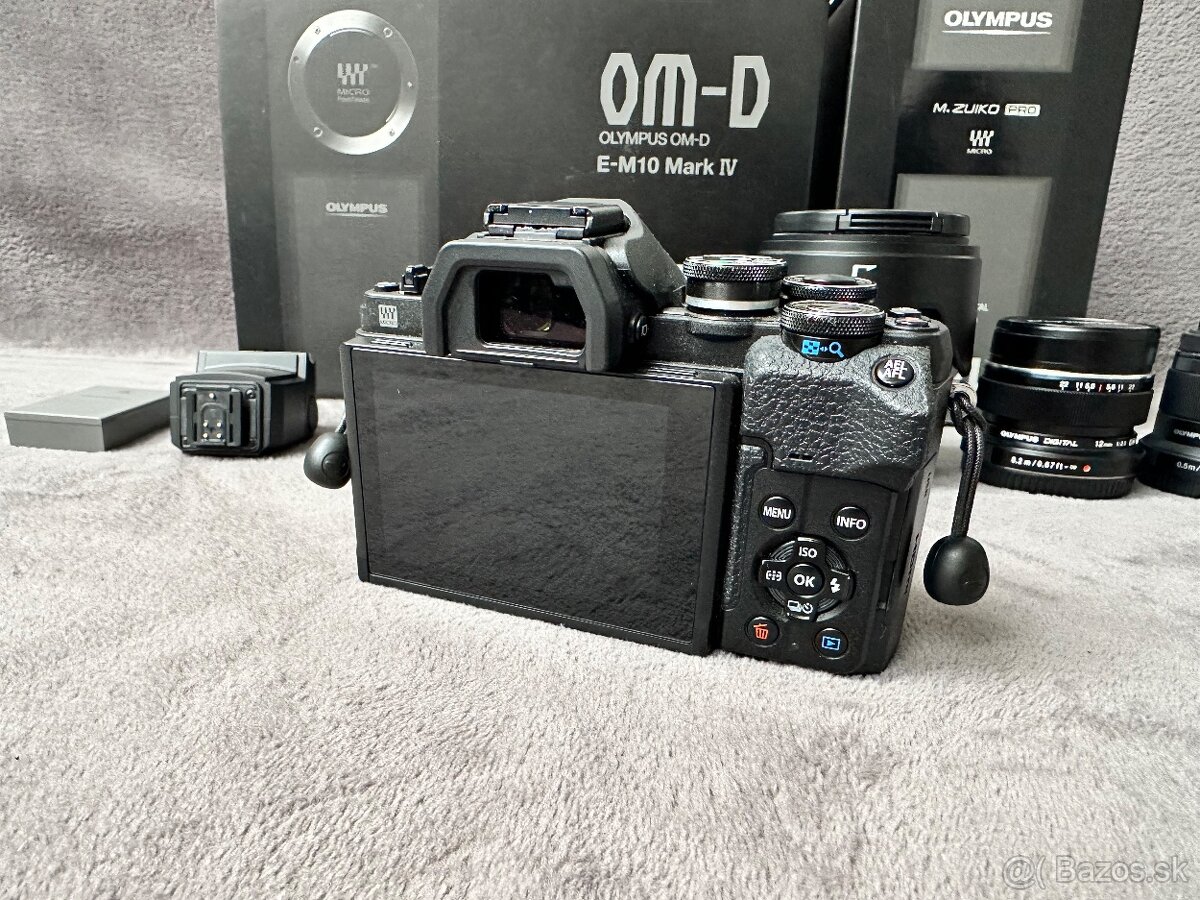 Olympus OM-D E-M10 mark IV + 3 x objektiv - 4