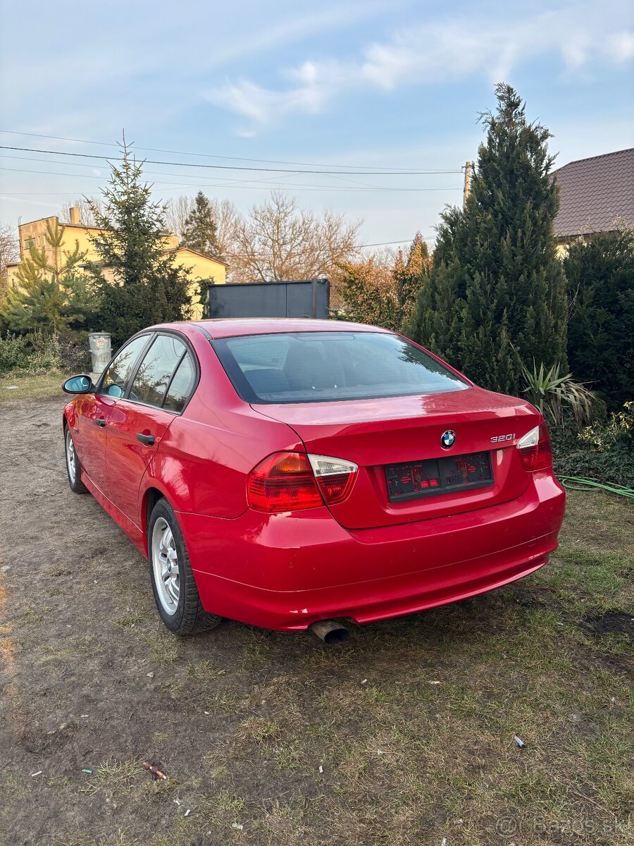 BMW 320i E90 - 4