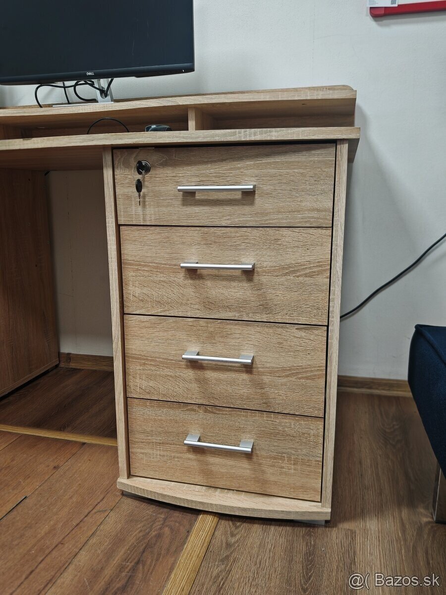 Rozpredám kanceláriu - 4