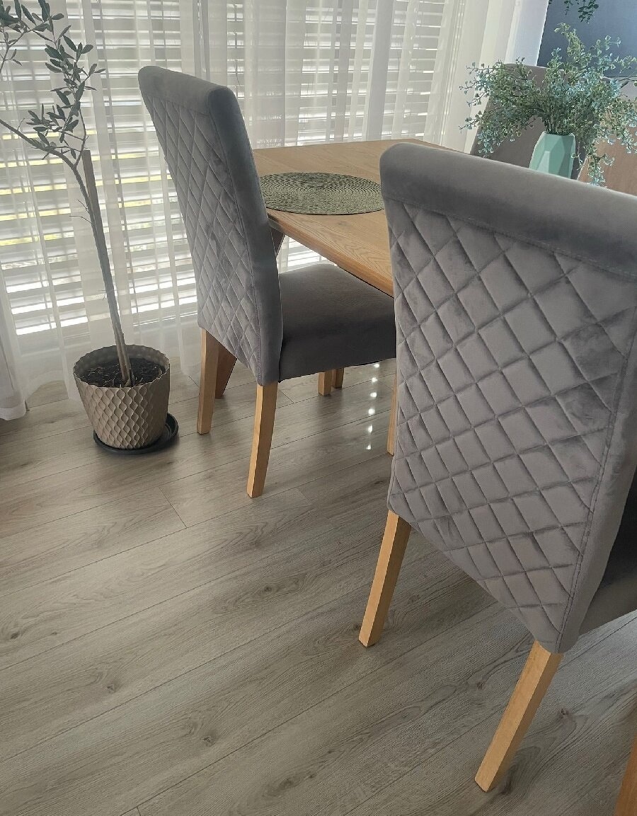 Masívny jedálenský stôl z dubu – ako nový, TOP stav - 4