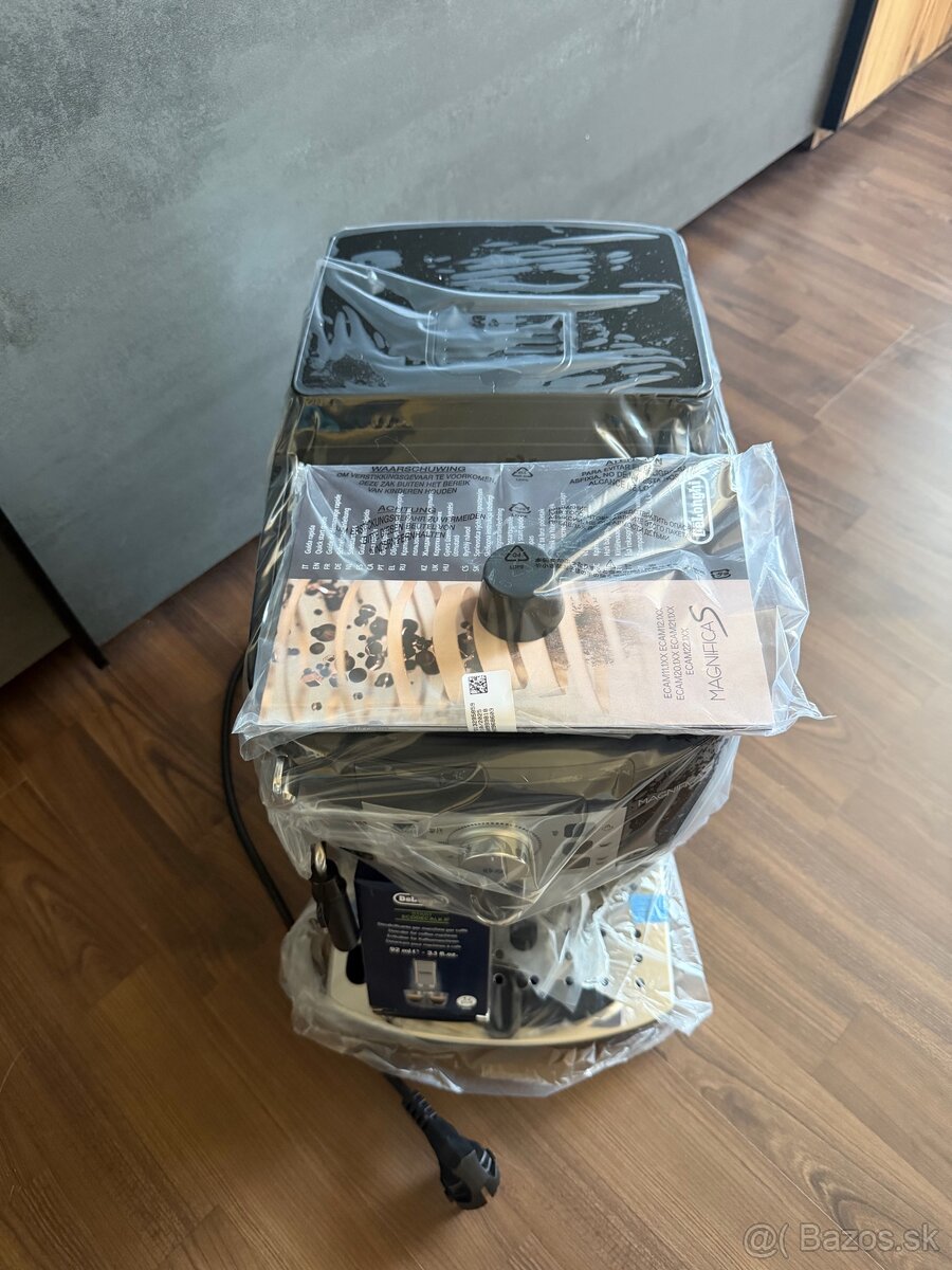 Predám nový kávovar Delonghi ECAM 22.115.B - 4