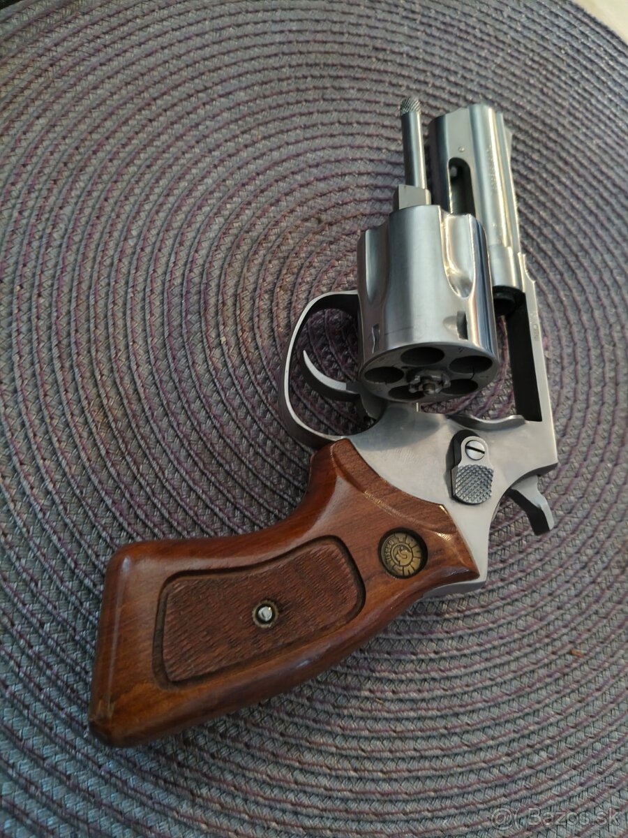 Revolver TAURUS - 4
