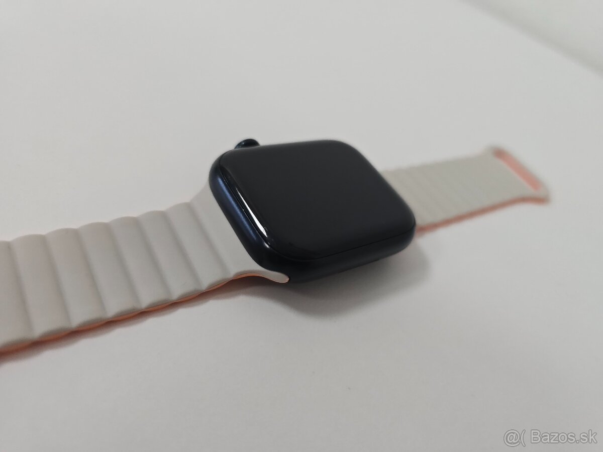Apple Watch 8 45mm - 4