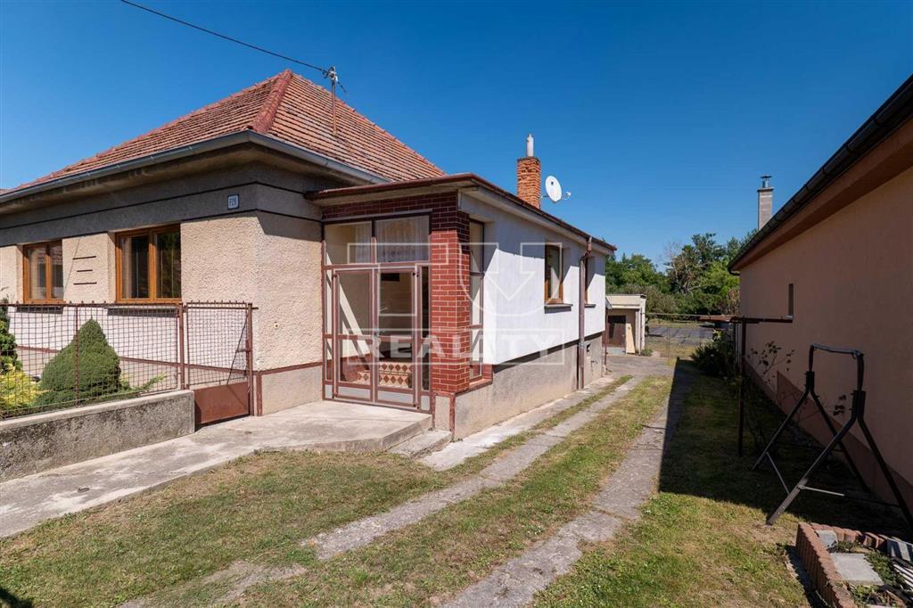 Rezervované Na predaj 4 izbový rodinný dom Malé... - 4