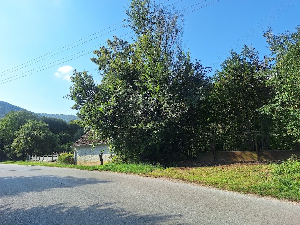 Stavebný pozemok pod horou 40 ár., Hrachovište - 4