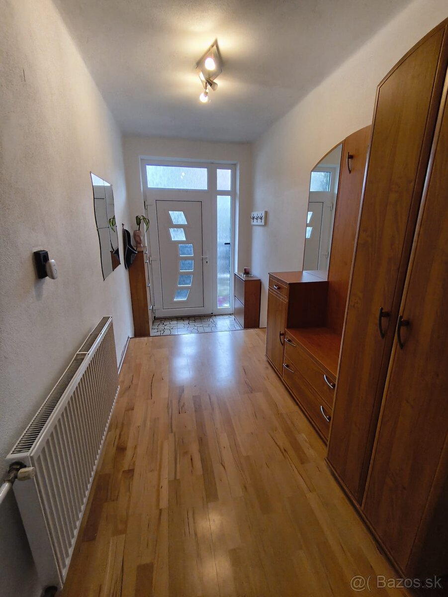 Na prenájom veľkometrážny 2 izbový byt v dome- LEVICE - 4
